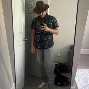 American Eagle Short Sleeve Shirt worn by Matt